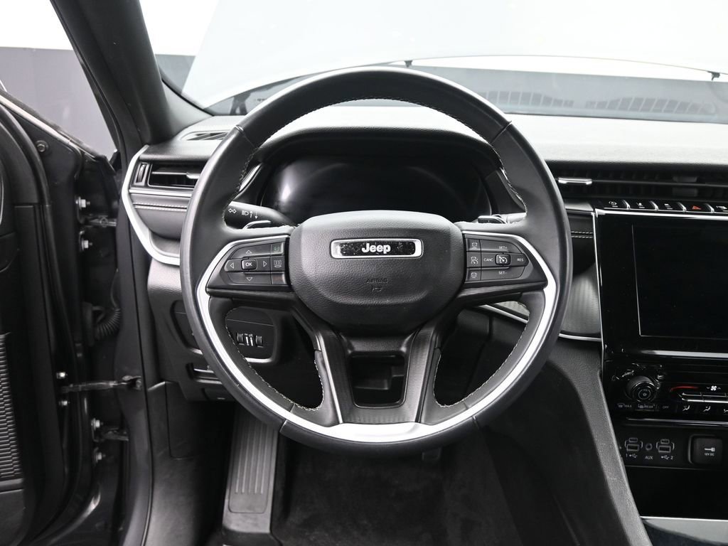 Used 2024 Jeep Grand Cherokee Laredo image 27