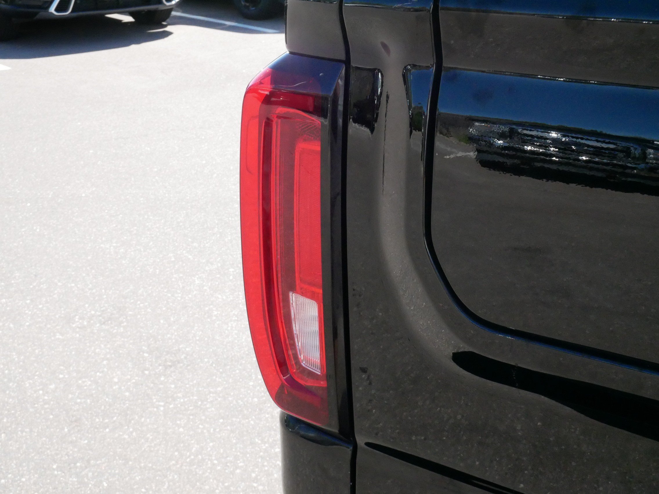 Used 2021 GMC Sierra 1500 SLT w/ SLT Premium Plus Package AWD/4WD image 17