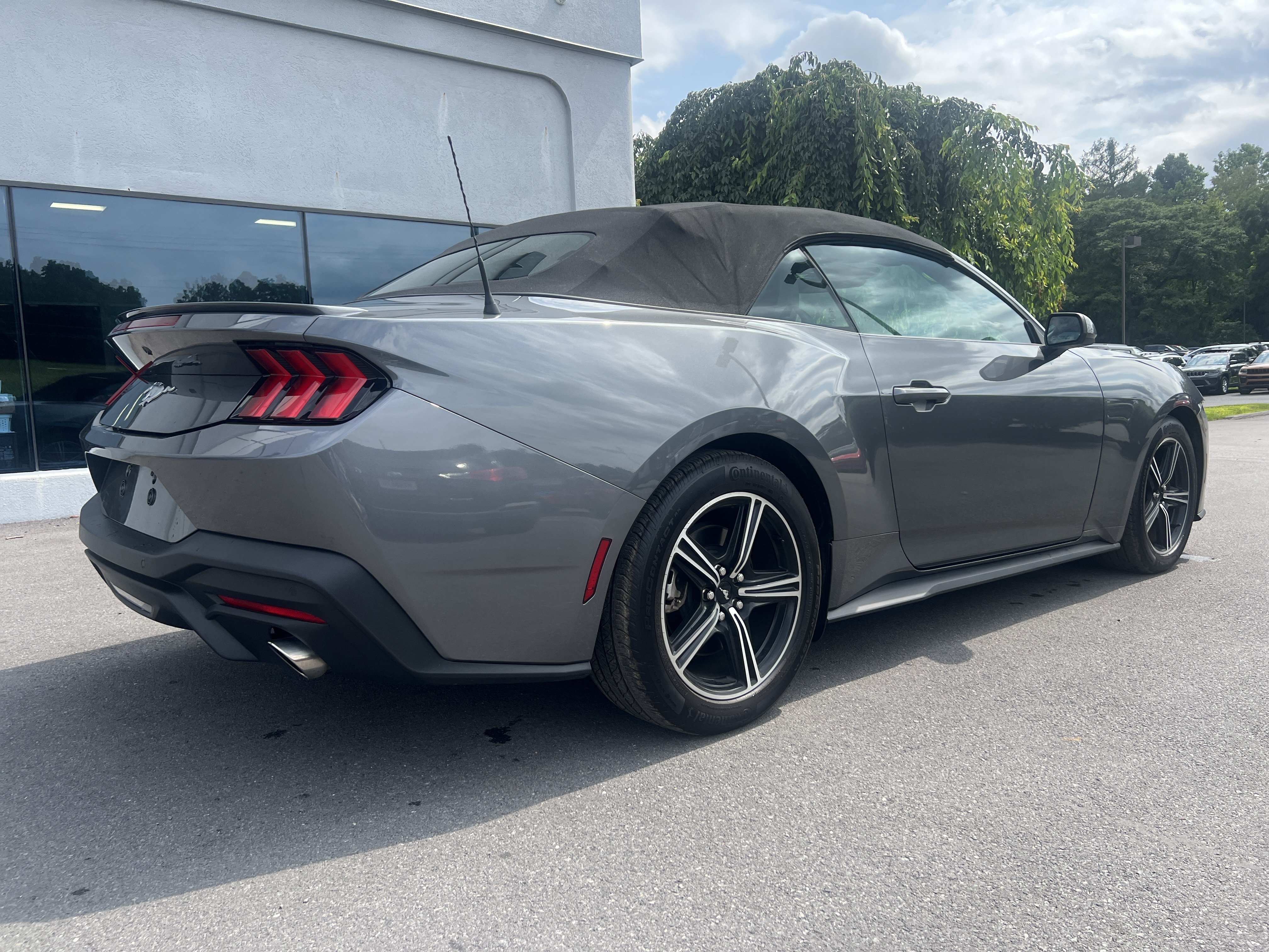 Used 2025 Ford Mustang Premium RWD video 3
