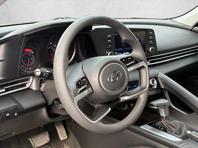 Used 2023 Hyundai Elantra SEL image 10