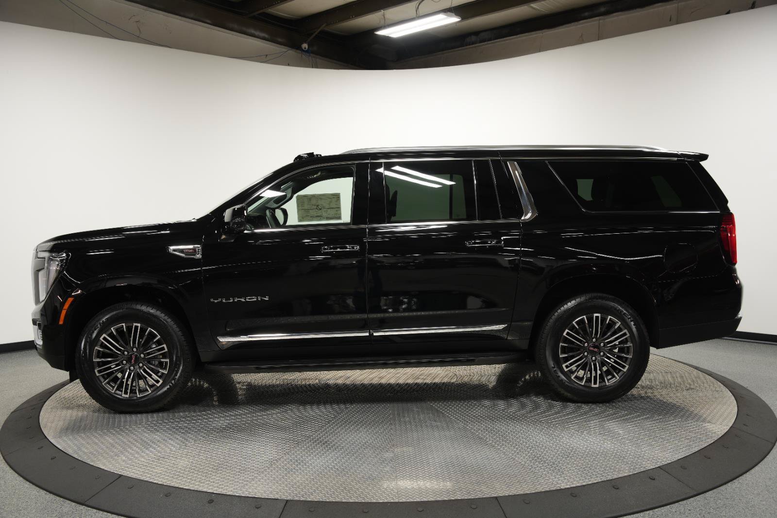 New 2026 GMC Yukon XL Elevation w/ Elevation Premium Package AWD/4WD image 4