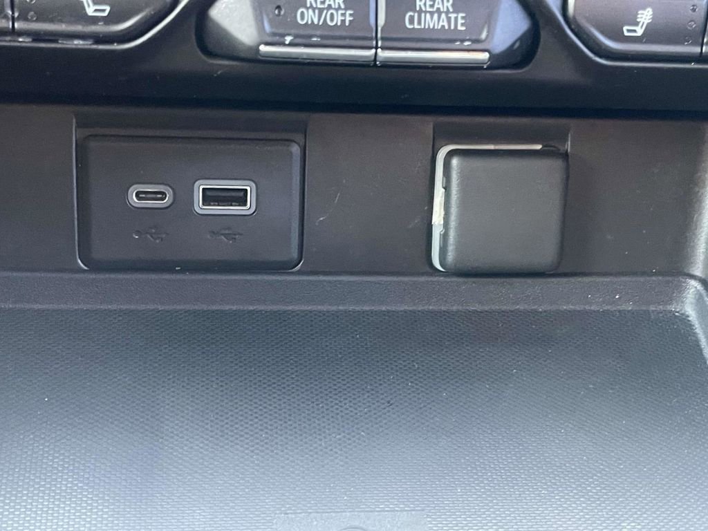 Used 2022 Chevrolet Tahoe LT image 38