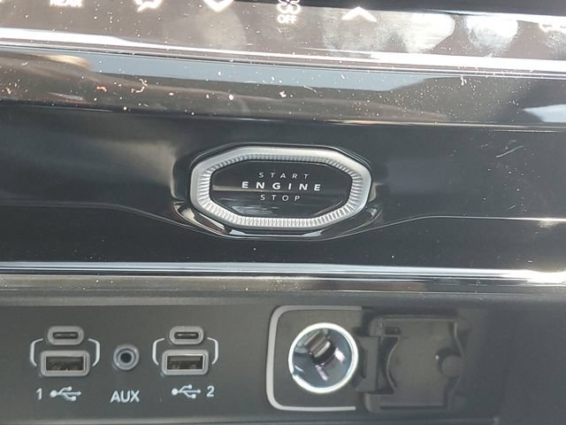 New 2026 Jeep Grand Cherokee L Limited w/ Limited Altitude Package AWD/4WD image 26