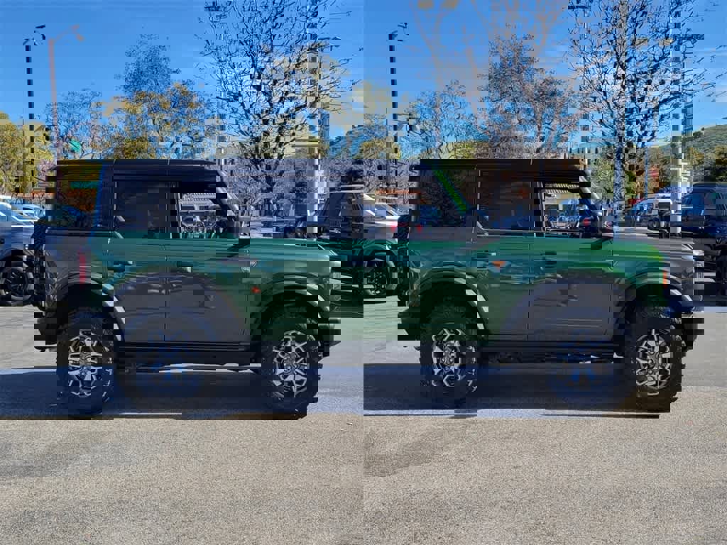 Used 2025 Ford Bronco Badlands image 7