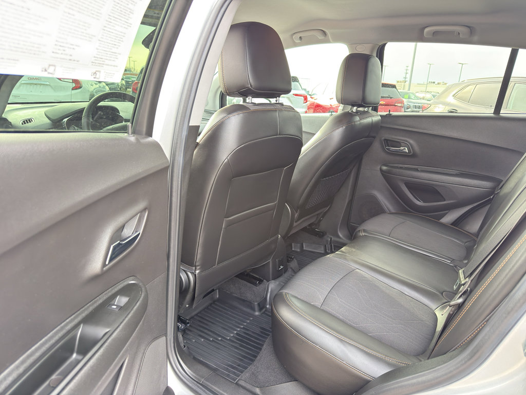 Used 2019 Chevrolet Trax LT w/ LT Convenience Package image 29