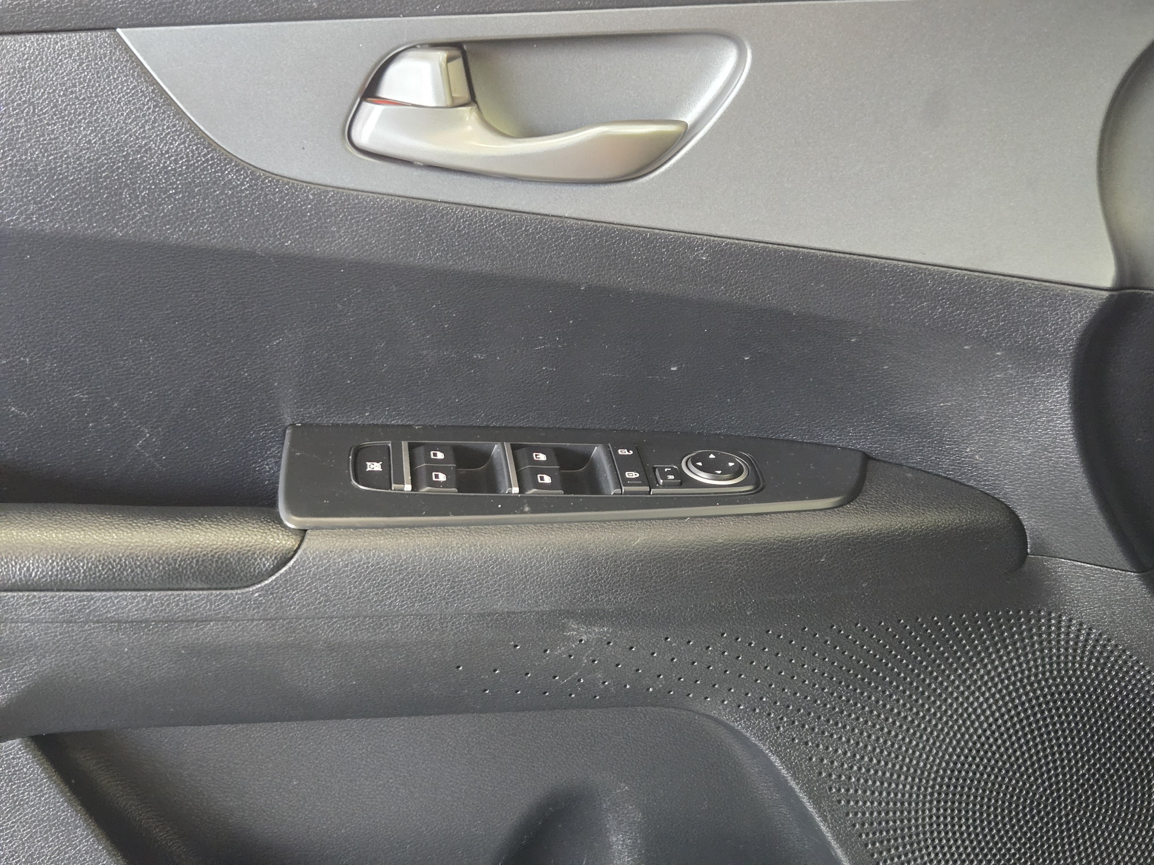 Used 2020 Kia Forte LXS FWD image 23