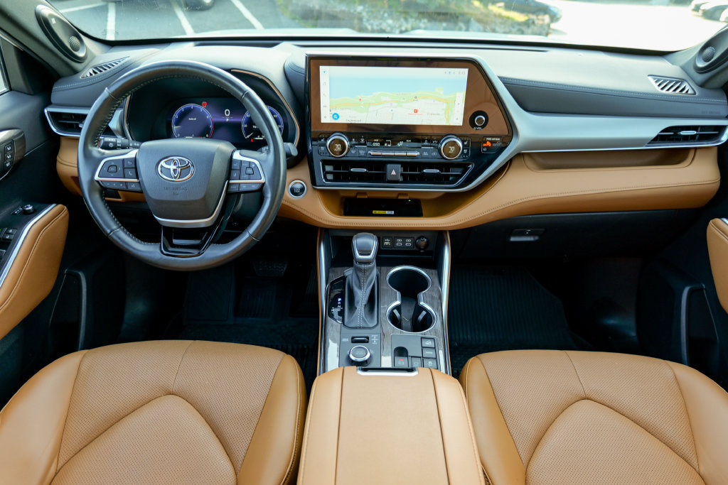 Used 2024 Toyota Highlander Platinum AWD/4WD image 42