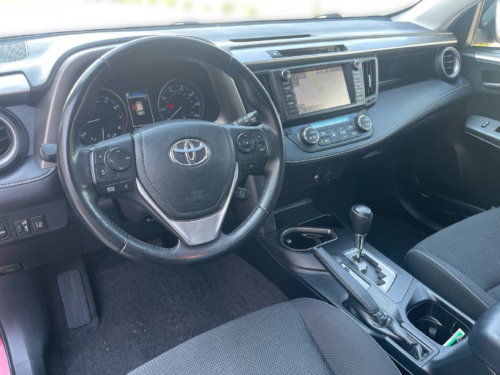 Used 2017 Toyota RAV4 XLE AWD/4WD image 18