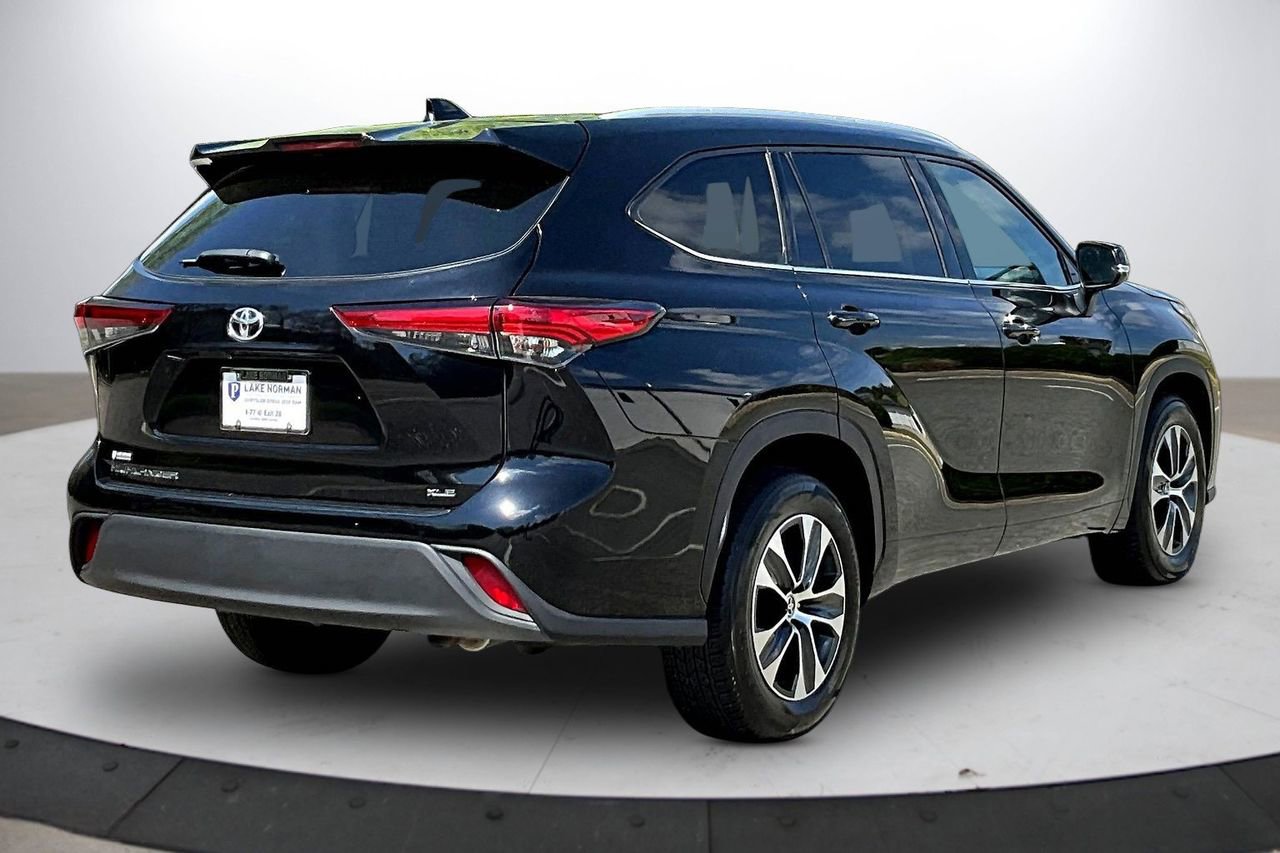 Used 2022 Toyota Highlander XLE image 9