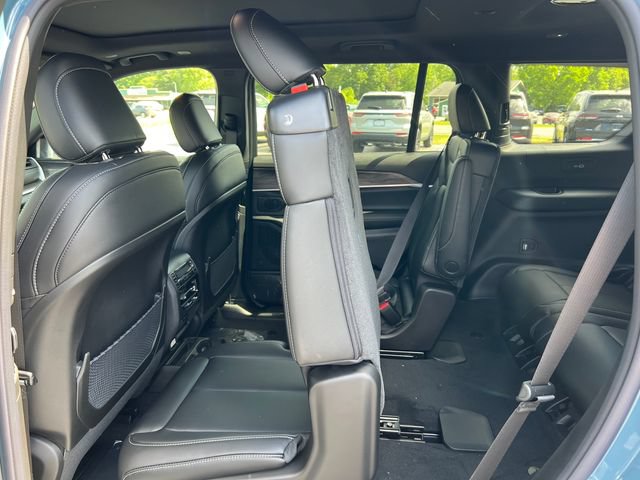 New 2026 Jeep Grand Cherokee L Limited w/ Limited Altitude Package AWD/4WD image 6