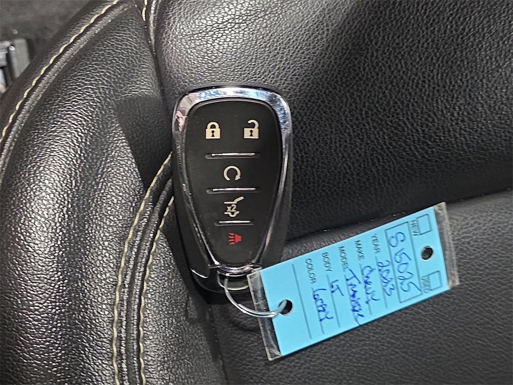 Used 2023 Chevrolet Traverse LT w/ Rear Camera Mirror Package image 35