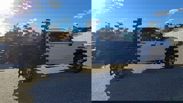 New 2025 GMC Sierra 3500 Pro w/ Convenience Package image 9