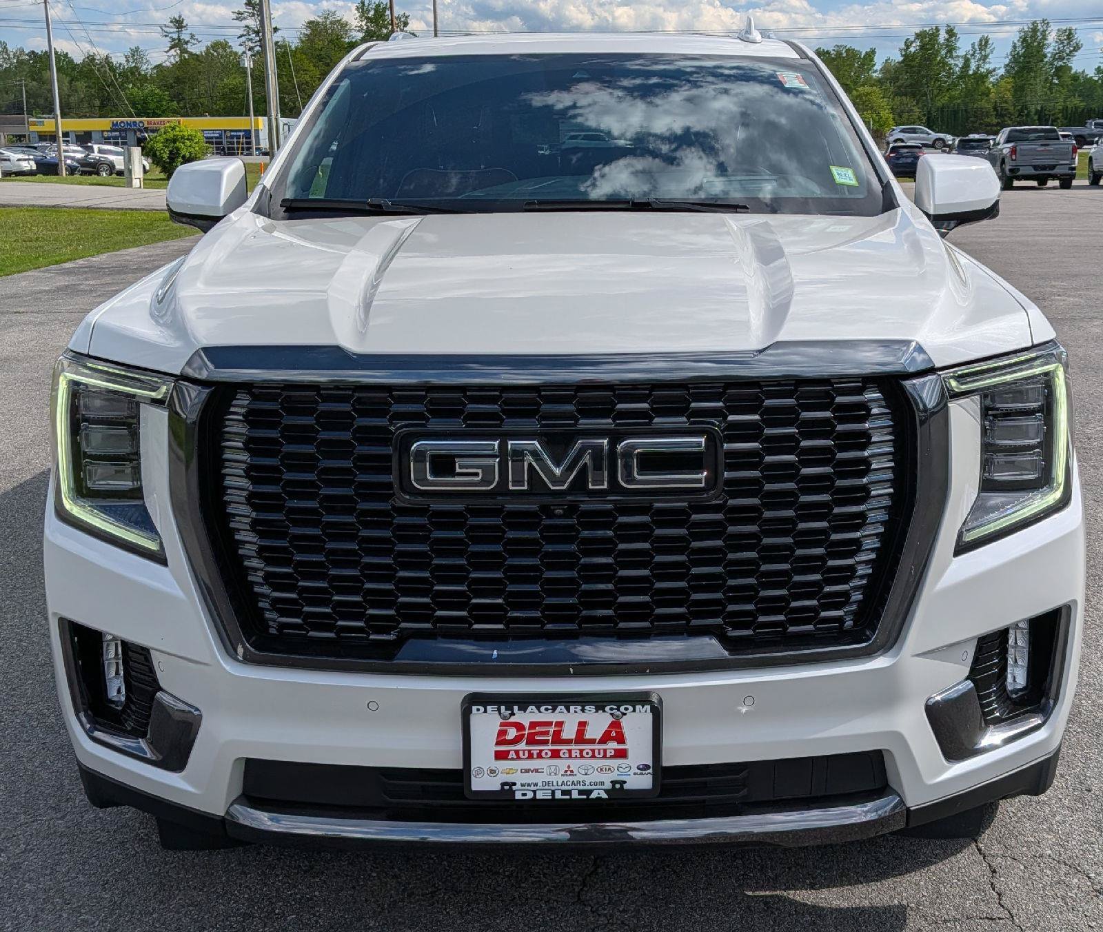 Used 2023 GMC Yukon XL Denali Ultimate AWD/4WD image 2