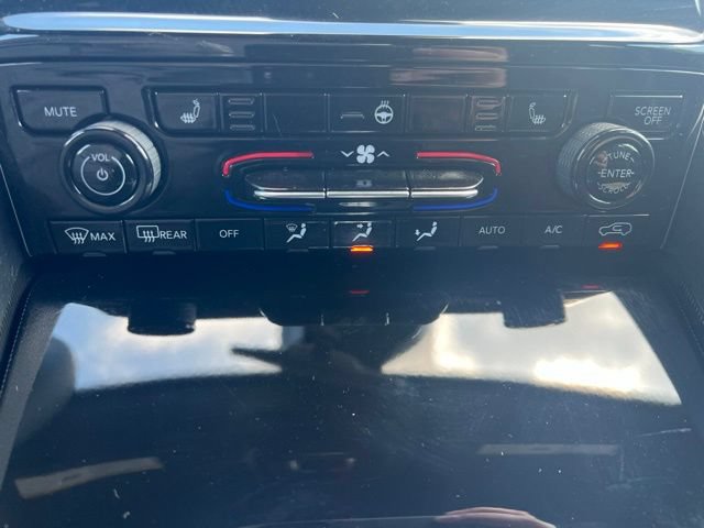 Used 2025 Jeep Grand Cherokee Altitude AWD/4WD image 13