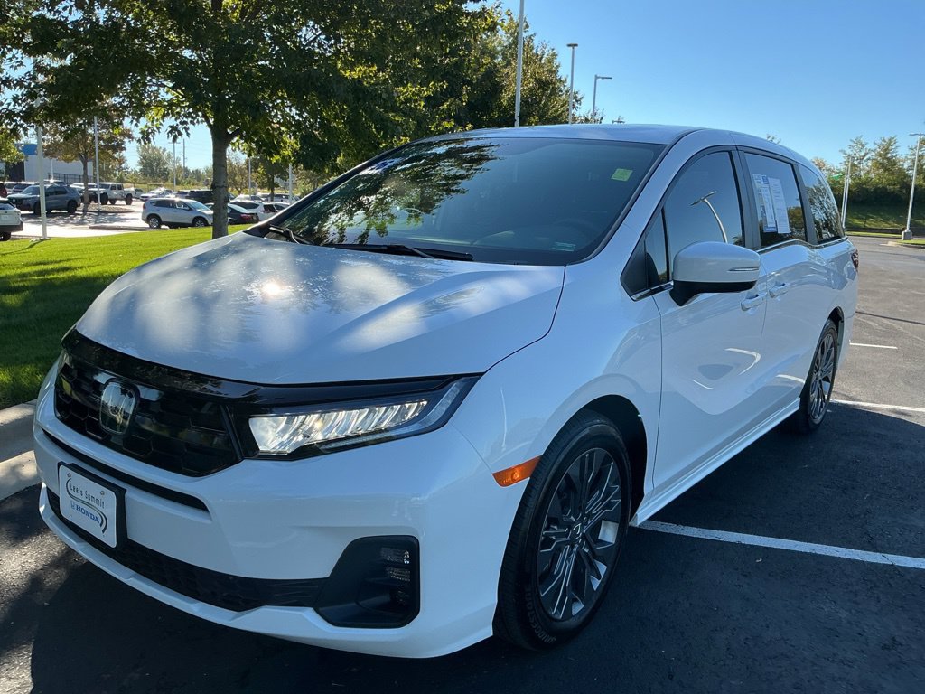 Used 2026 Honda Odyssey Touring image 4