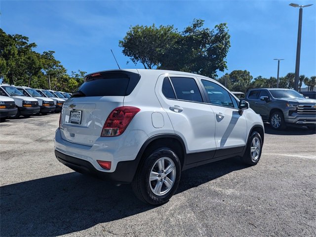Used 2022 Chevrolet Trax LS w/ Tint and Cruise Package image 17