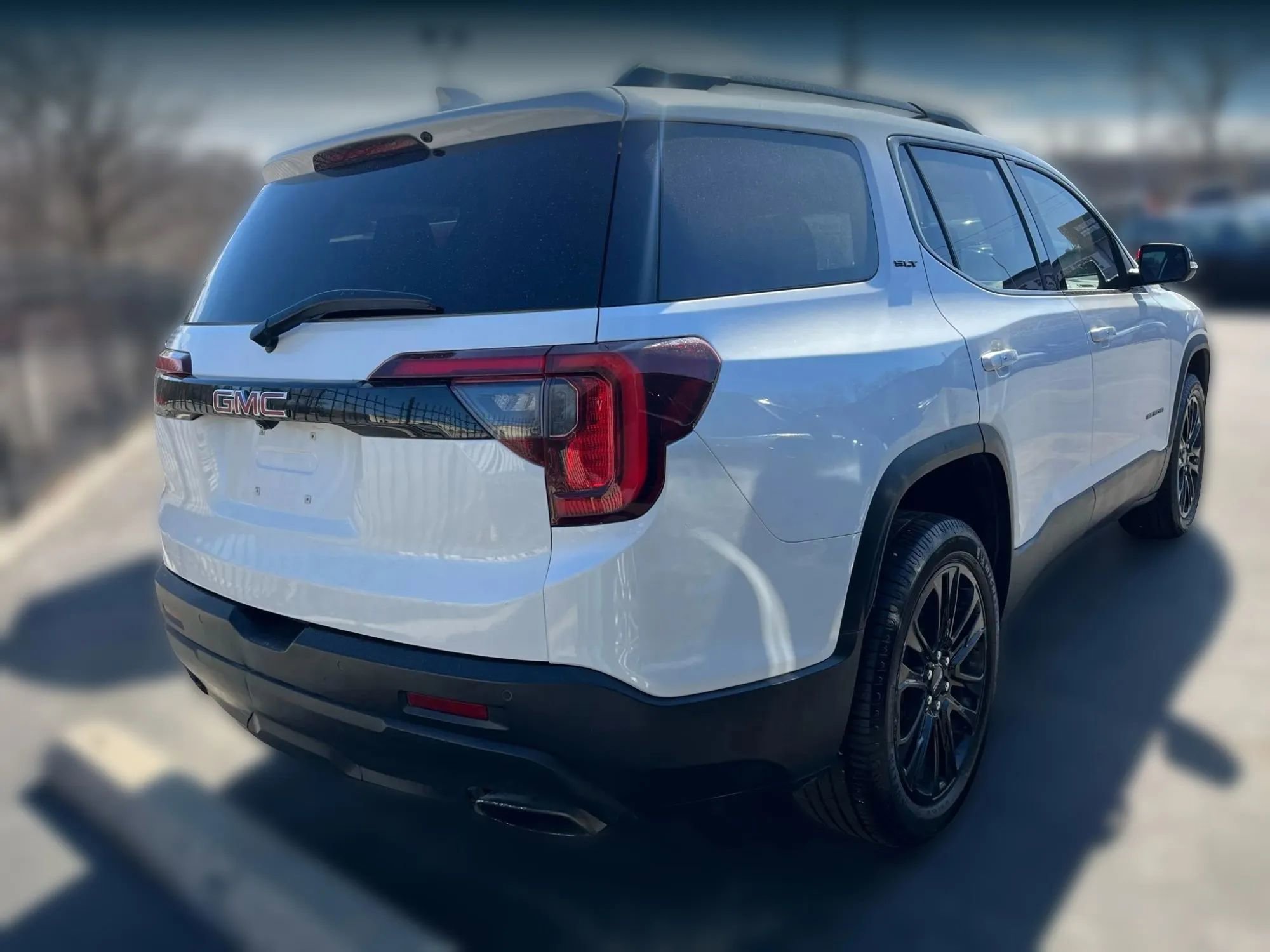 Used 2022 GMC Acadia SLT w/ Elevation Edition image 4