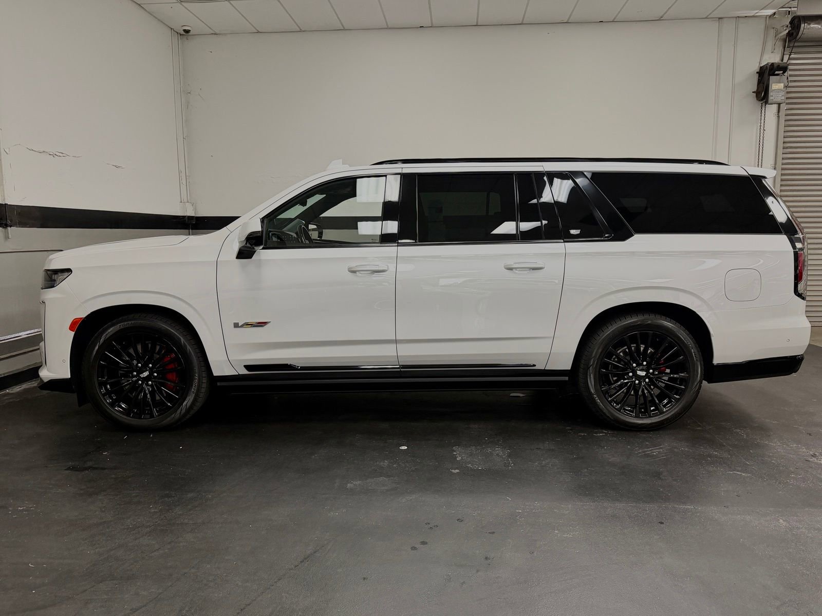 Used 2023 Cadillac Escalade ESV V image 10