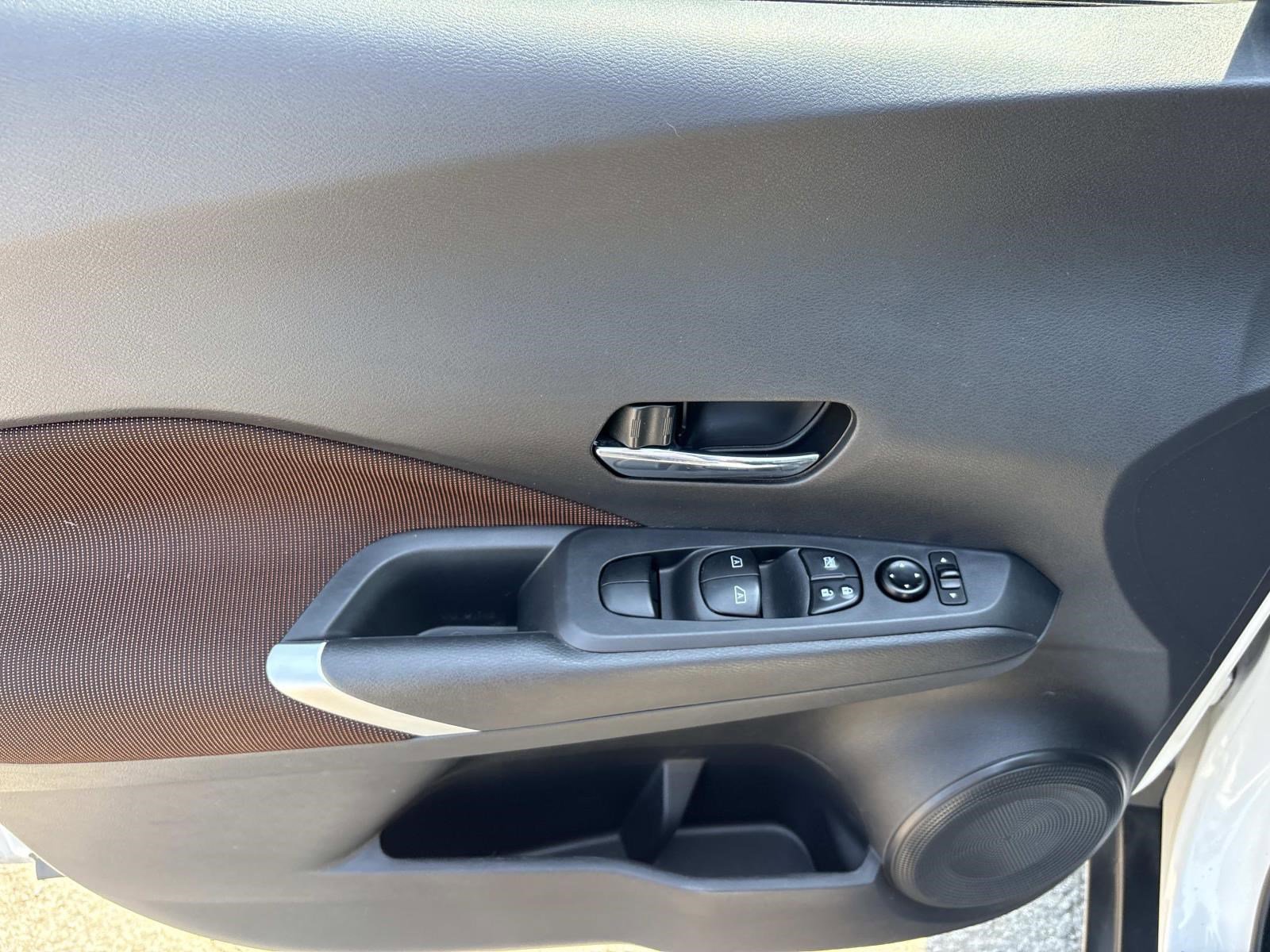 Used 2021 Nissan Kicks SR image 21