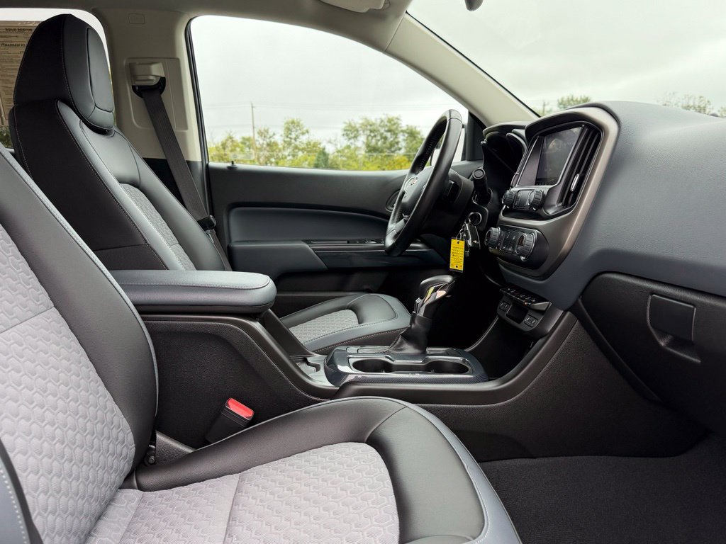 Used 2022 Chevrolet Colorado Z71 AWD/4WD image 35