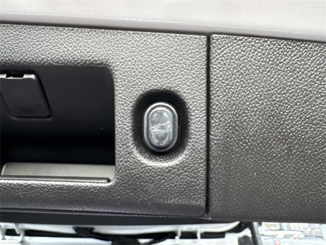 Used 2016 Cadillac Escalade Platinum image 16