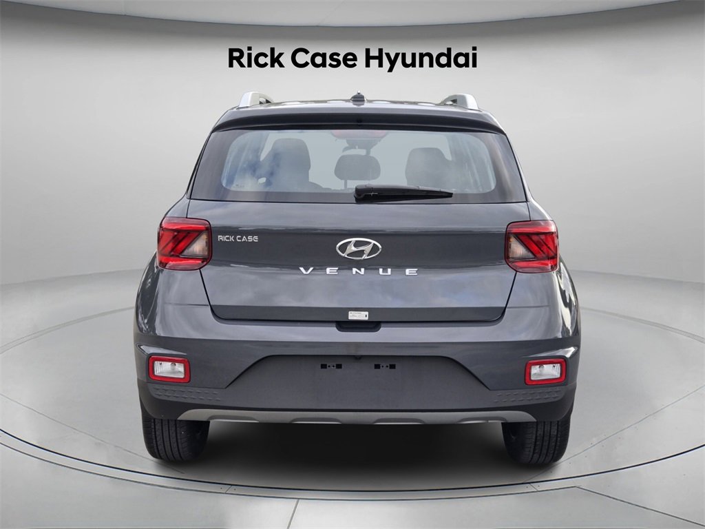 Certified 2025 Hyundai Venue SEL image 6