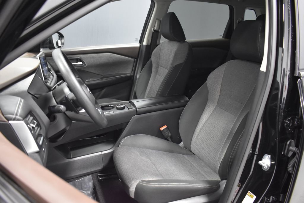 Certified 2023 Nissan Rogue SV image 5