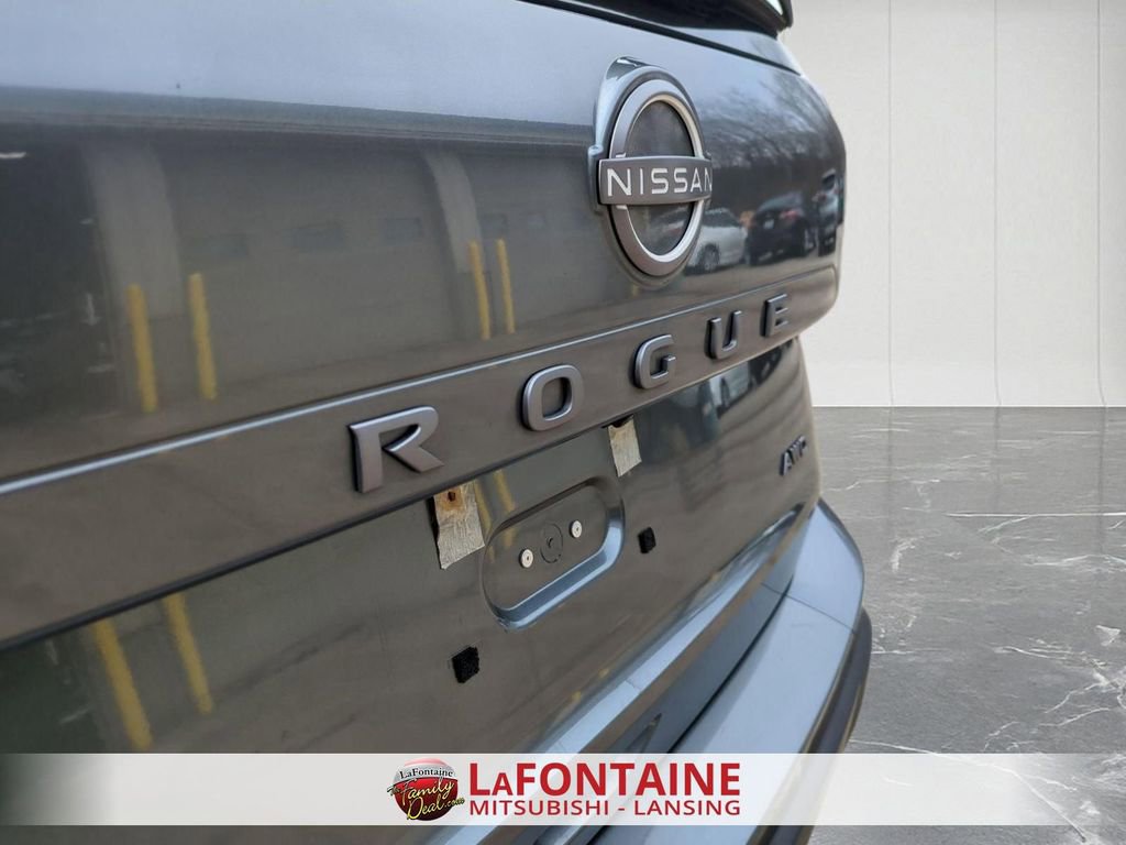 Used 2025 Nissan Rogue SV image 29