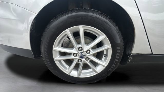 Used 2016 Ford Focus SE w/ SE Cold Weather Package FWD image 31