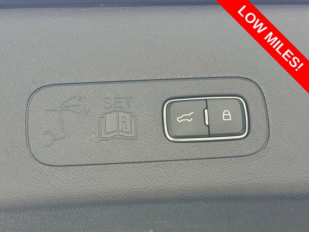Used 2025 Lincoln Aviator Reserve AWD/4WD image 25