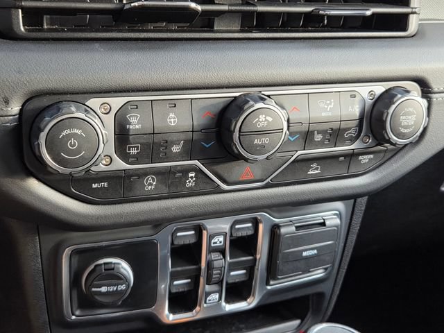 Used 2025 Jeep Wrangler Unlimited Sahara AWD/4WD image 32