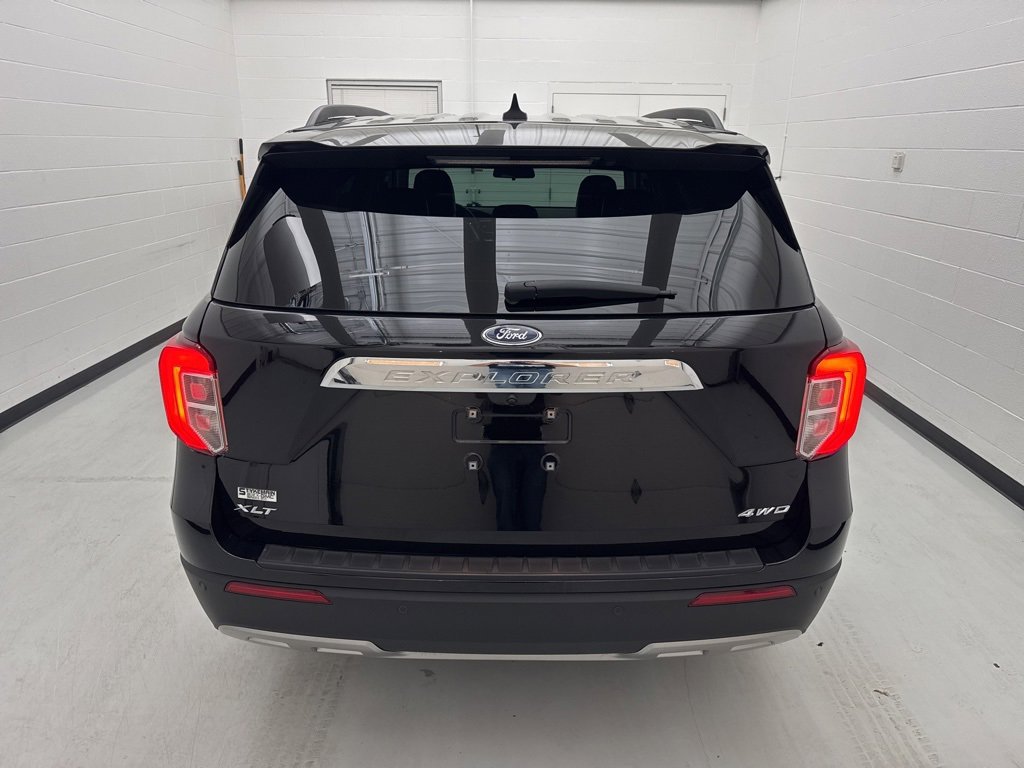 Used 2022 Ford Explorer XLT image 12