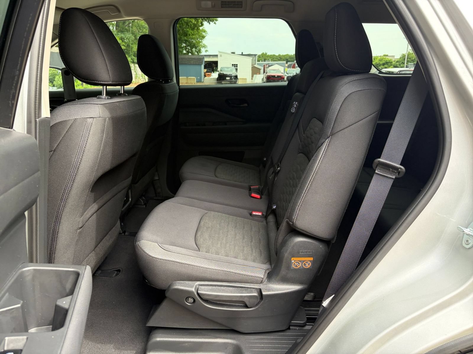 Used 2025 Nissan Pathfinder SV FWD image 28