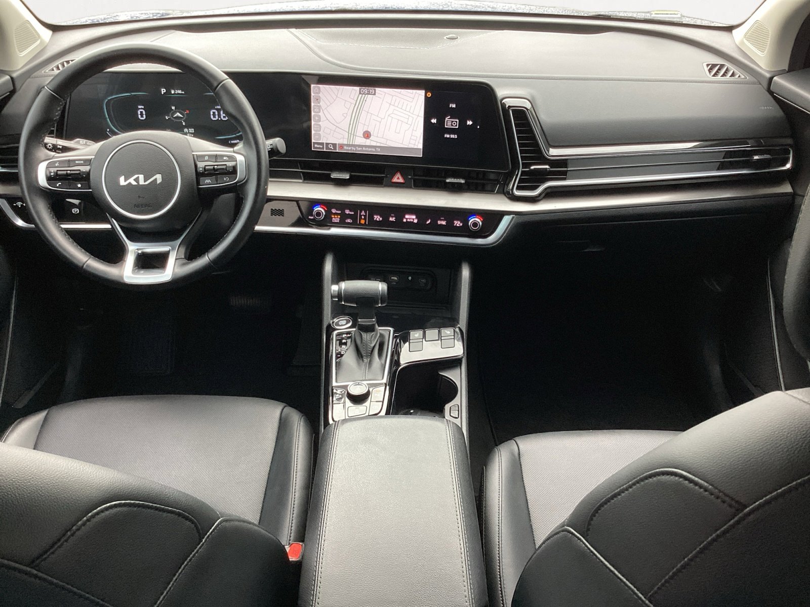 Used 2025 Kia Sportage EX image 4