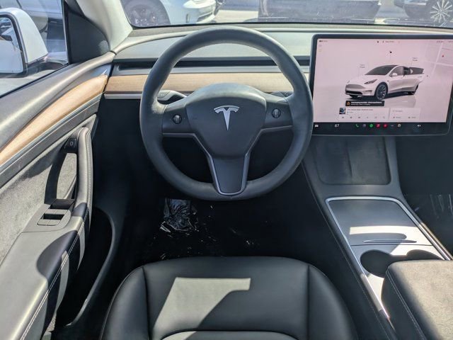 Used 2023 Tesla Model Y Long Range image 14