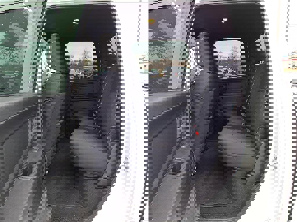 Used 2024 RAM 2500 Tradesman w/ Chrome Appearance Group image 7