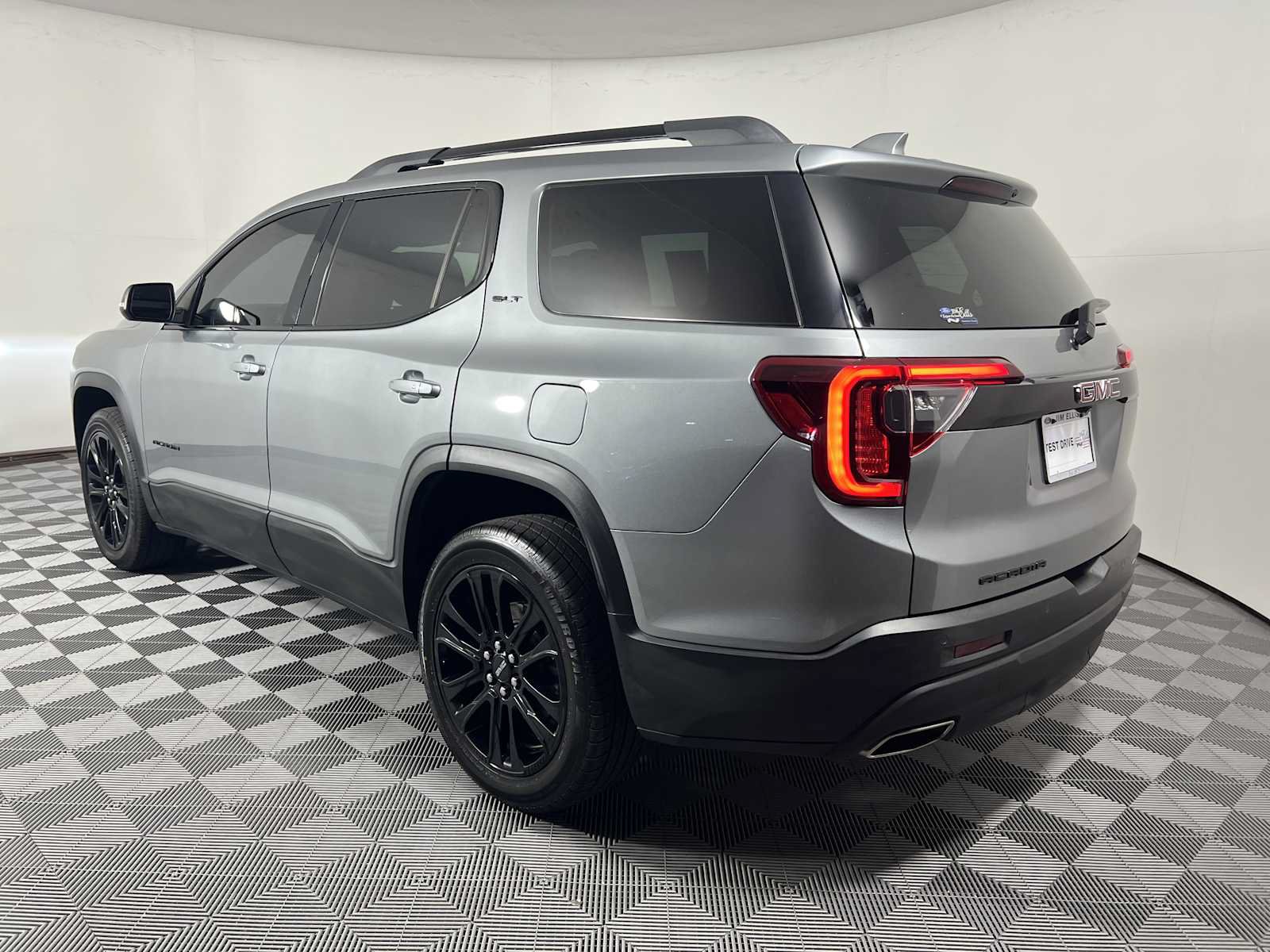 Used 2023 GMC Acadia SLT w/ Elevation Edition FWD image 9