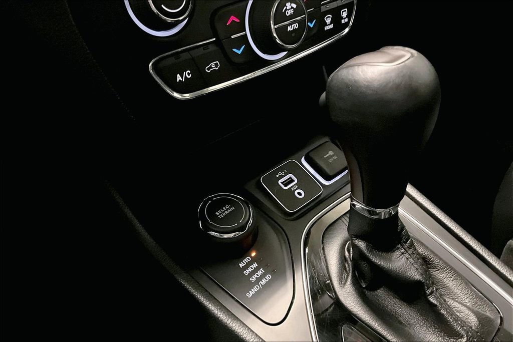 Used 2023 Jeep Cherokee Altitude Lux AWD/4WD image 16