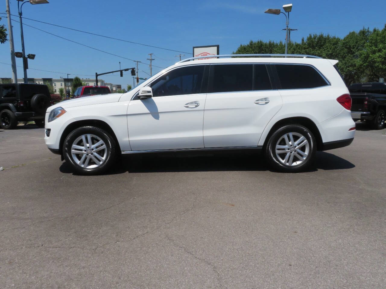 Used 2015 Mercedes-Benz GL 450 4MATIC w/ Lane Tracking Package image 3