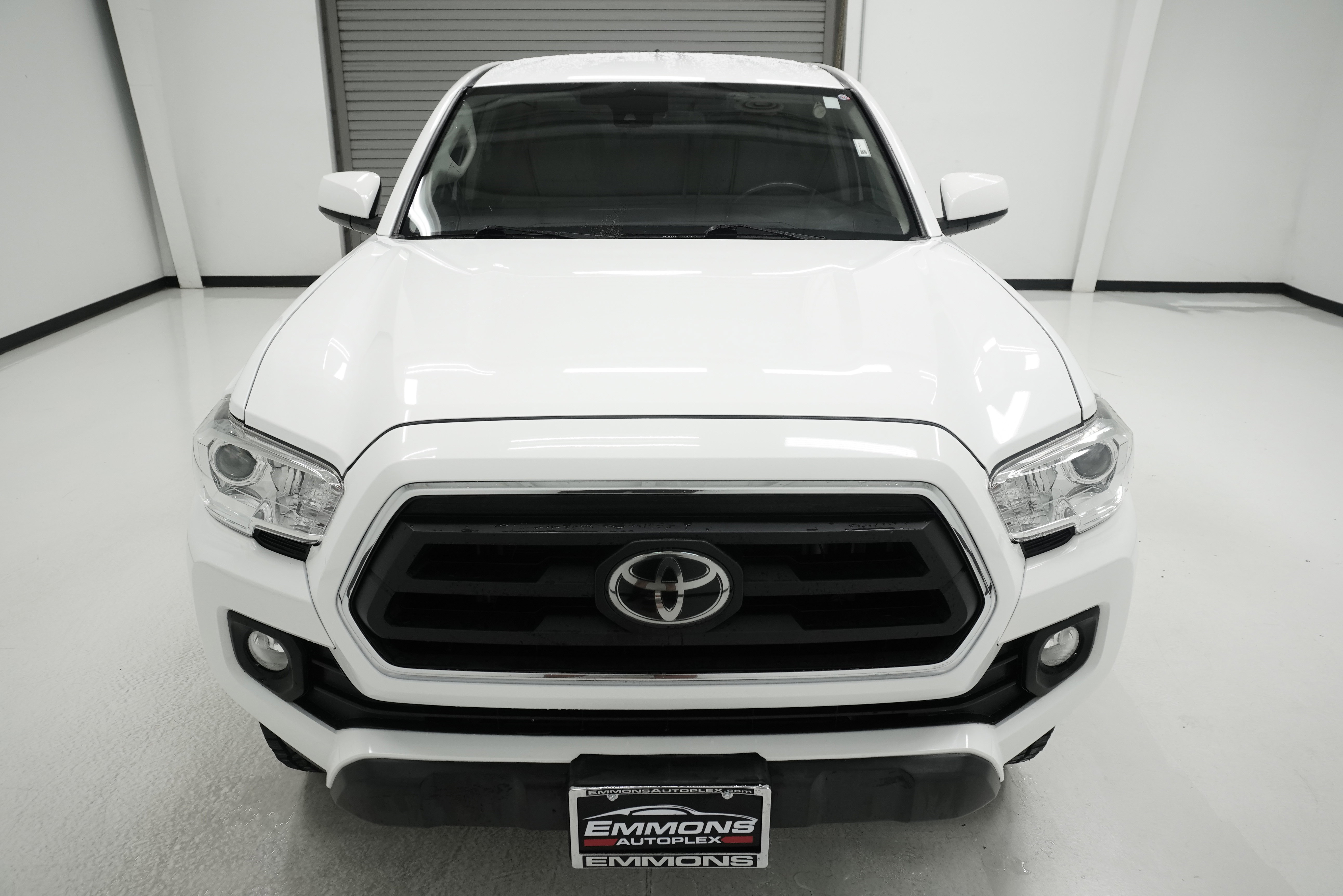 Used 2021 Toyota Tacoma SR5 w/ SR5 Appearance Package (SM) RWD image 2