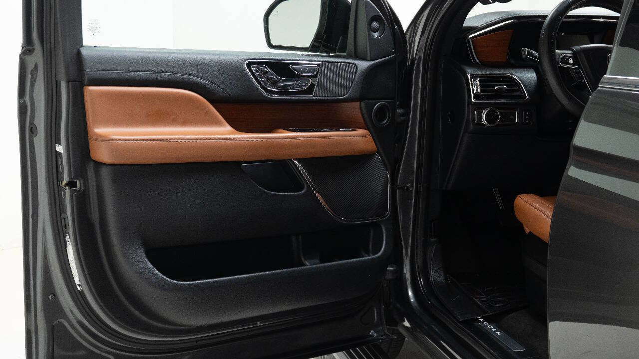Used 2018 Lincoln Navigator Reserve w/ Technology Package image 21