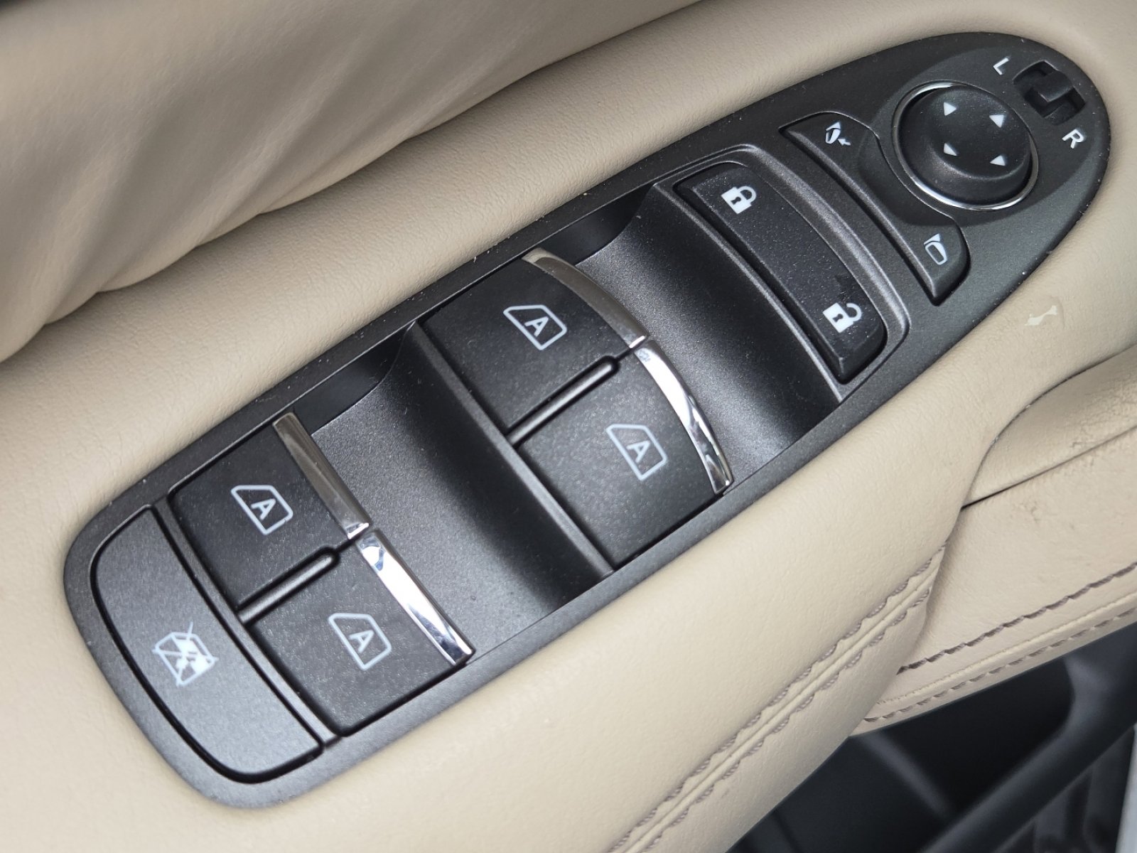 Used 2023 Nissan Armada Platinum image 29