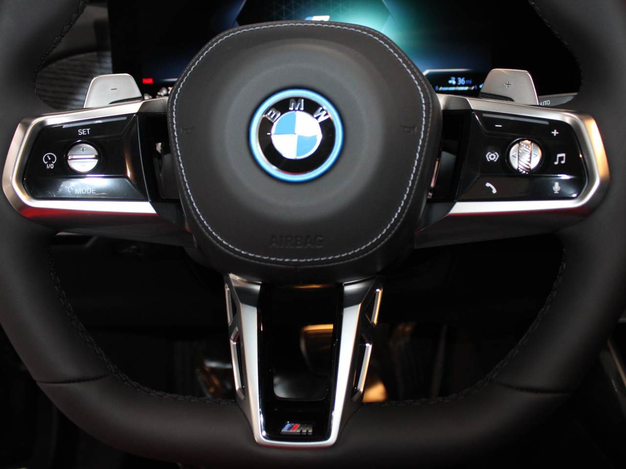 Used 2026 BMW 750e xDrive AWD/4WD image 22