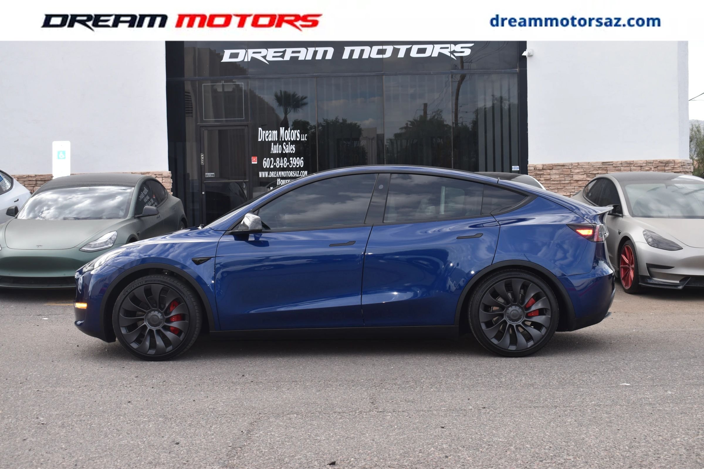 Used 2024 Tesla Model Y Performance AWD/4WD image 1