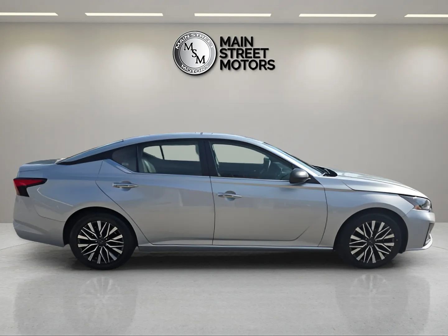 Used 2024 Nissan Altima 2.5 SV FWD image 6