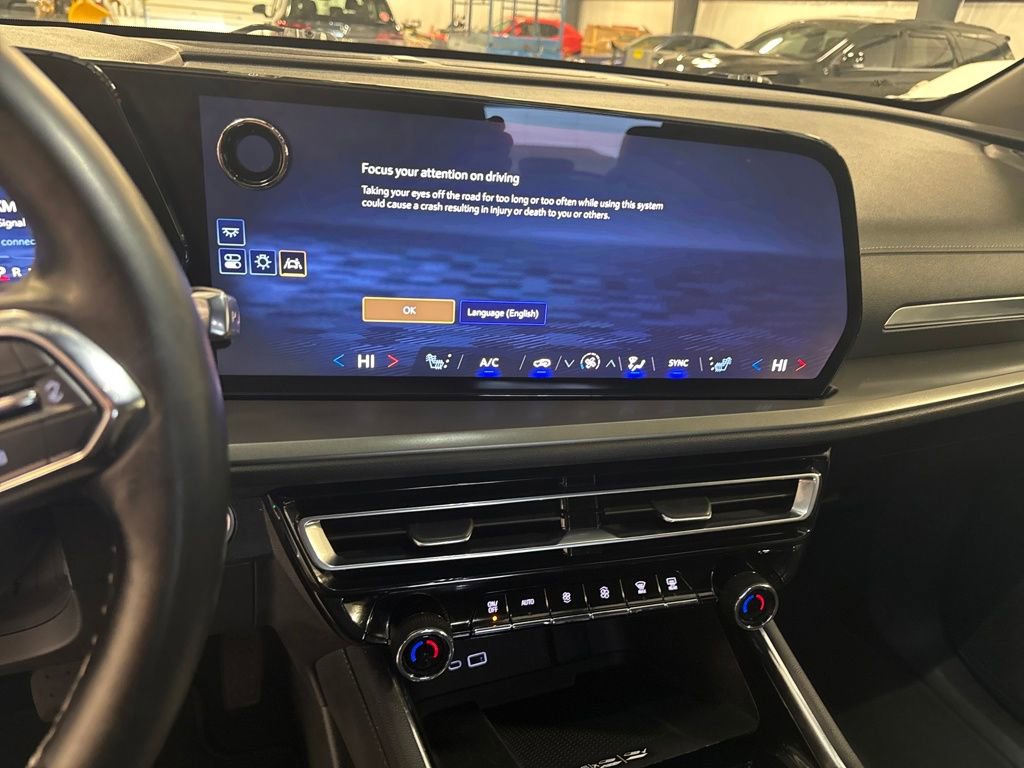 Used 2024 Chevrolet Traverse LT image 18