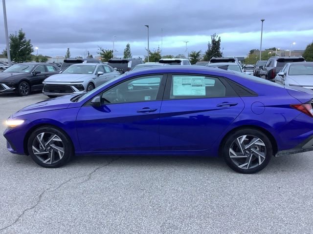 Certified 2025 Hyundai Elantra Sport image 3