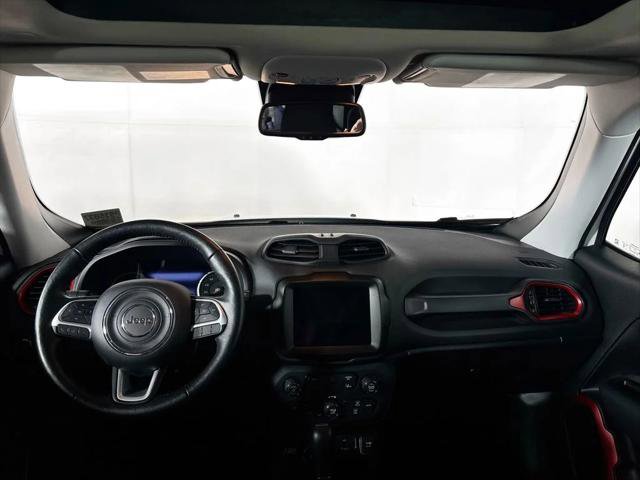 Certified 2023 Jeep Renegade Latitude w/ Sun/Sound Group AWD/4WD image 13