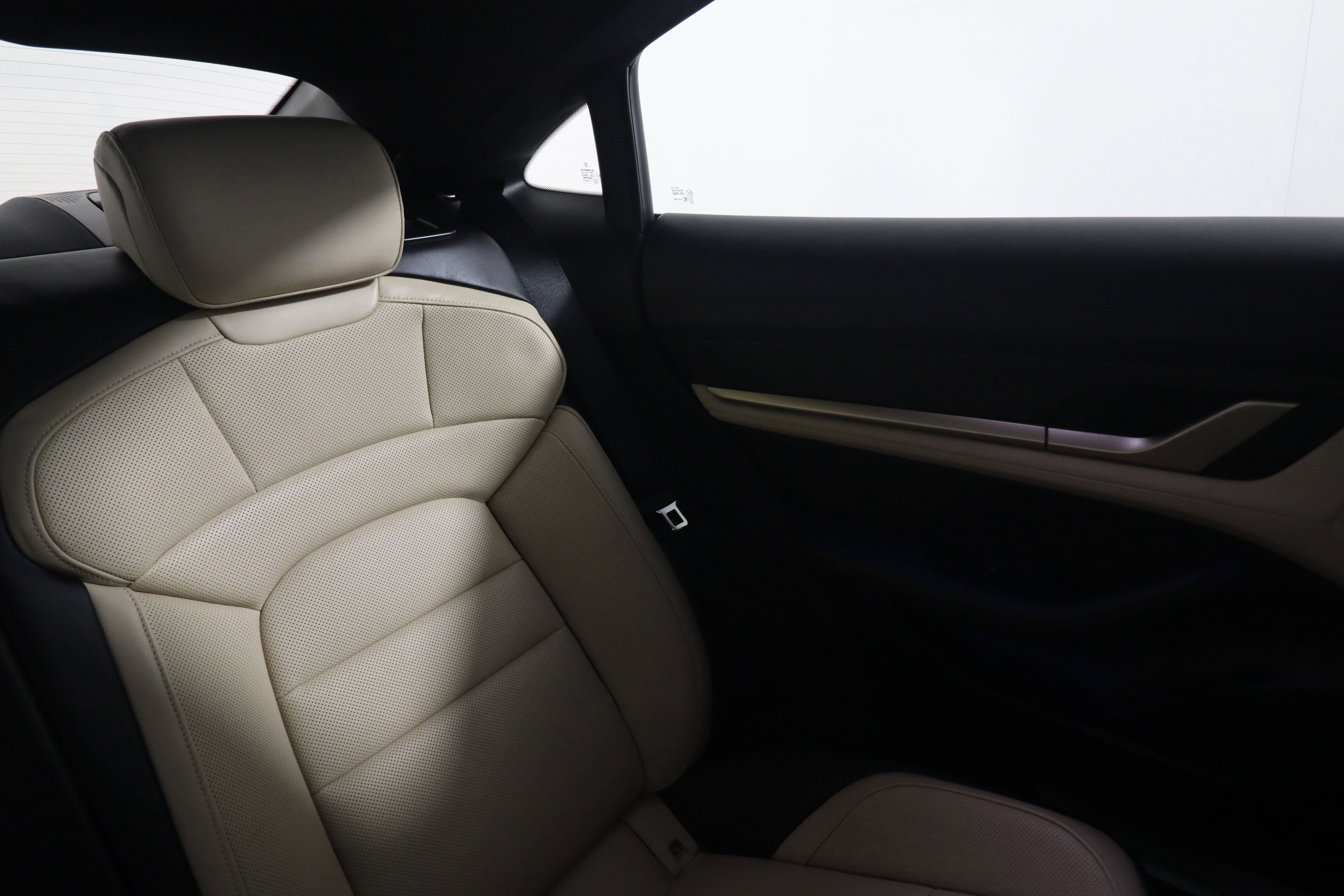 Certified 2021 Porsche Taycan 4S image 17