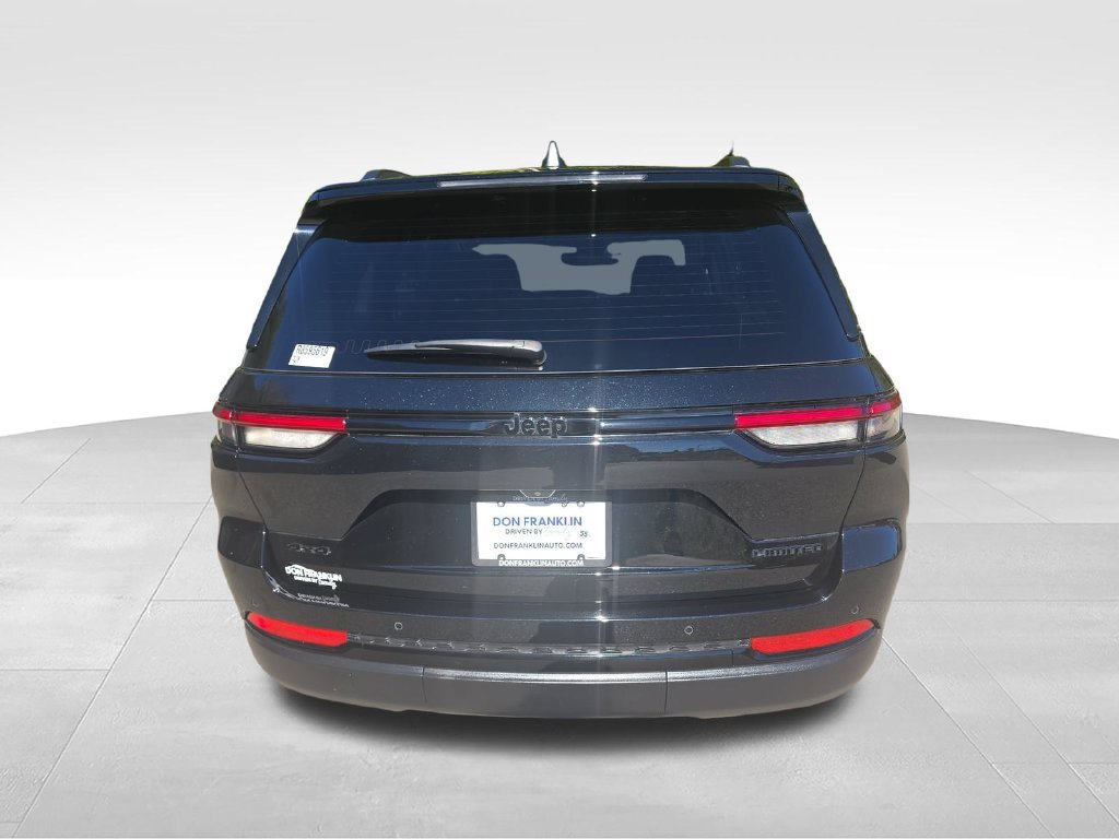Used 2024 Jeep Grand Cherokee Limited w/ Black Appearance Package AWD/4WD image 5